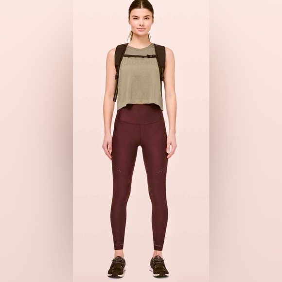 Lululemon “Zoned In Tight” Run / Train in Vibrant Plum Shadow Shade ~ Size 4 - Picture 2 of 7